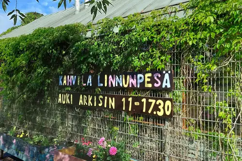 Kahvila Linnunpesä i Pihlajamäki ungdomspark