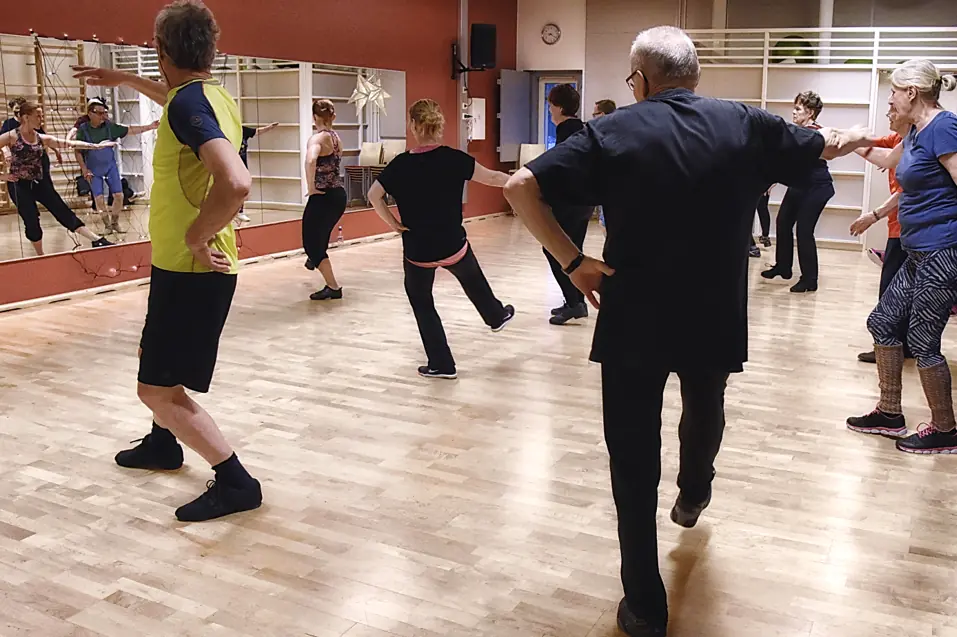 Senior Dance Fitness — Kustaankartanon seniorikeskus, palvelukeskuksen toiminta, Helsinki