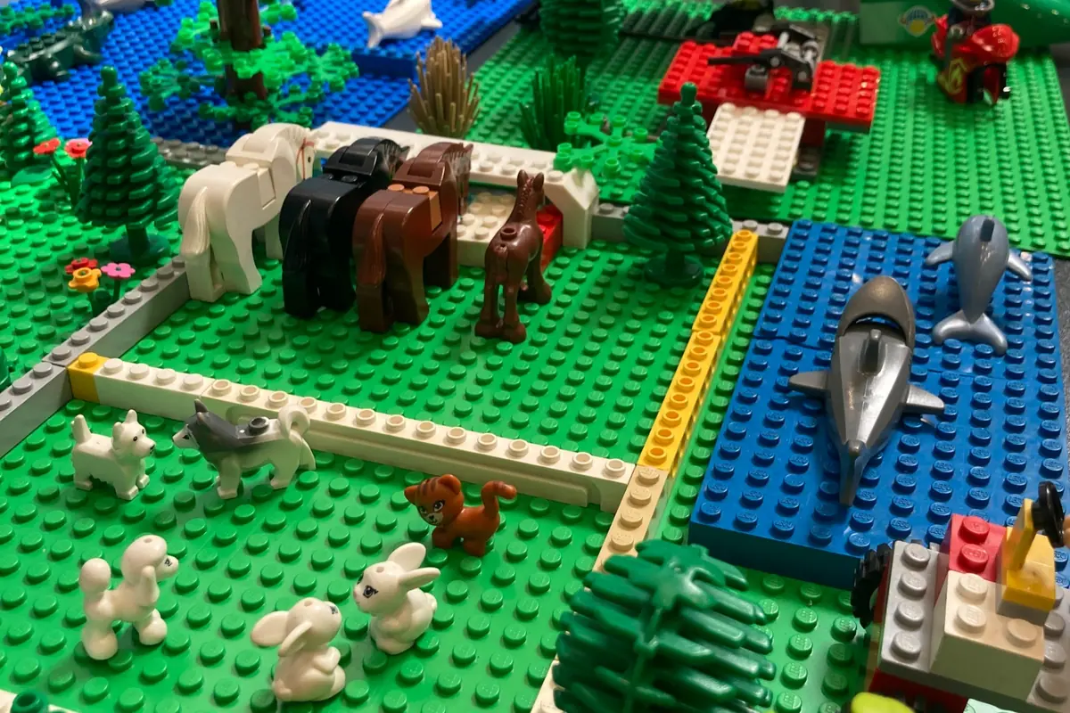 Sommarlovets legobyrå — Kallion kirjasto, Helsingfors