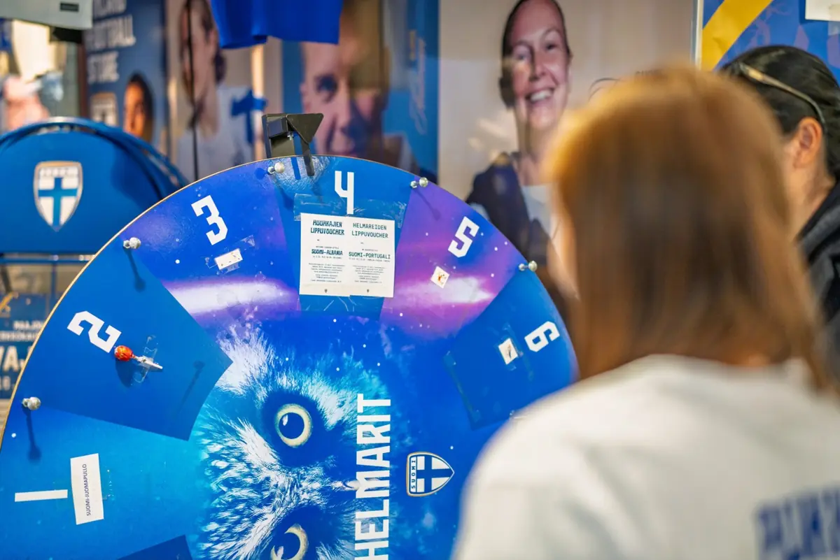 Карнавал футбола на День футбола в Official Finland Football Store — Kauppakeskus Forum, Хельсинки