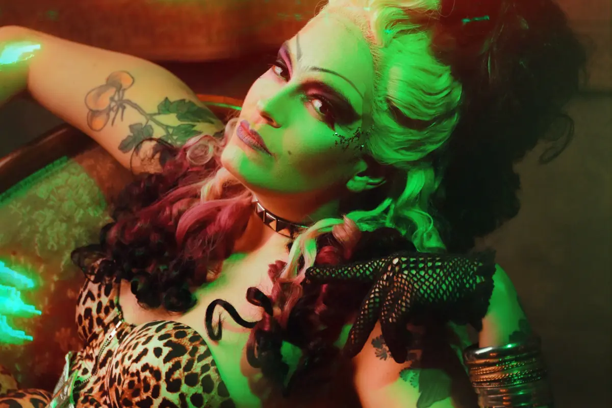 Dragbingoa: Shady Stardust — Myllypuron kirjasto, Helsinki