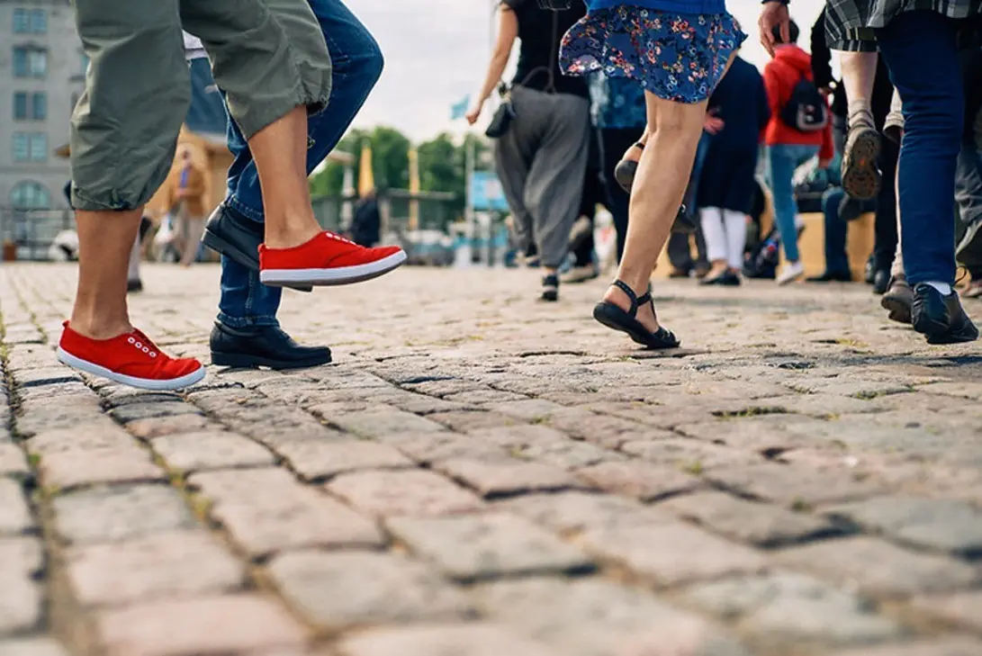 Stadsdanser på Maunula-talos sommarplan — Maunula-talo, Helsingfors