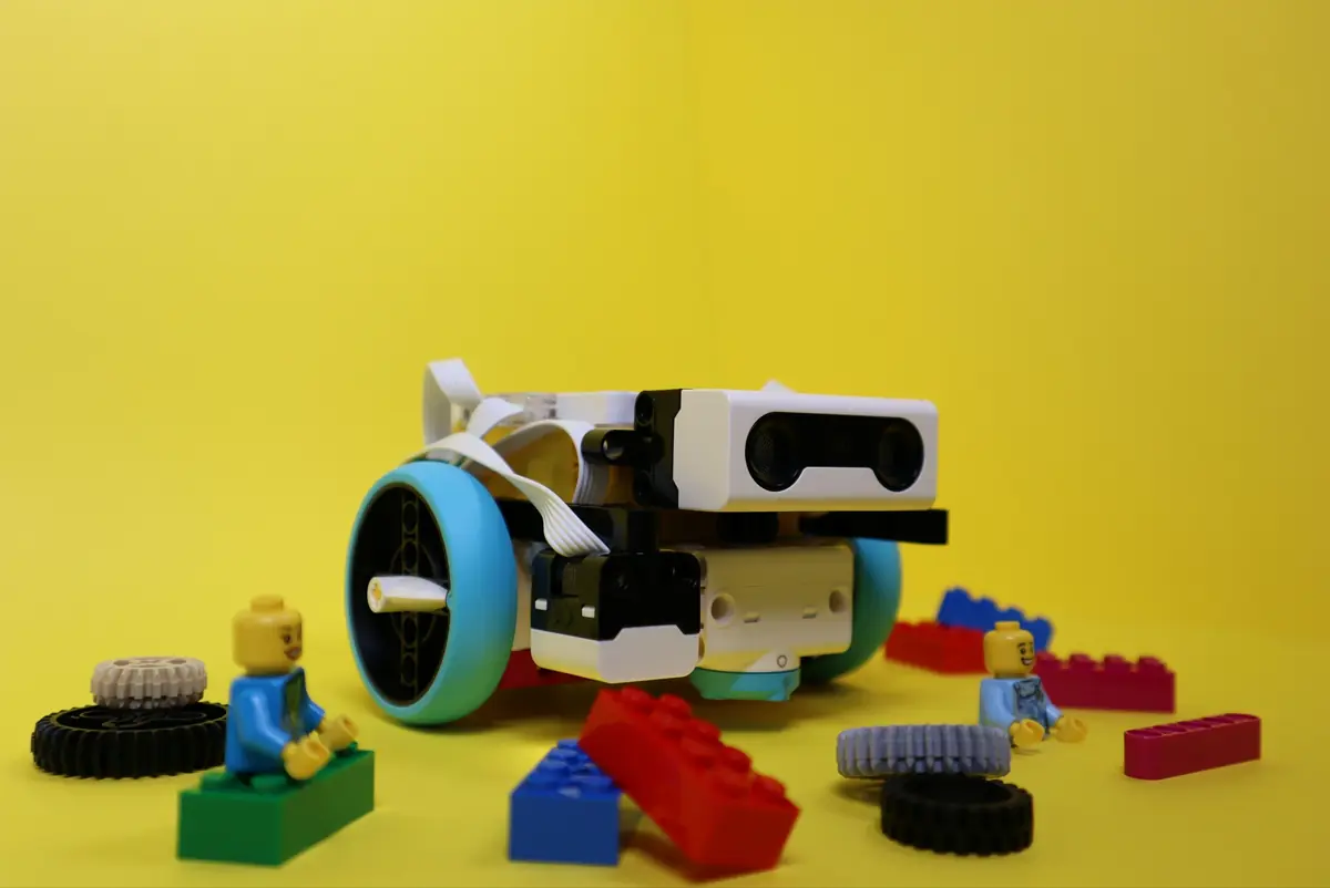 Aalto-yliopisto Juniorin Robotit-työpaja 9–12-vuotiaille — Keskustakirjasto Oodi, Helsinki
