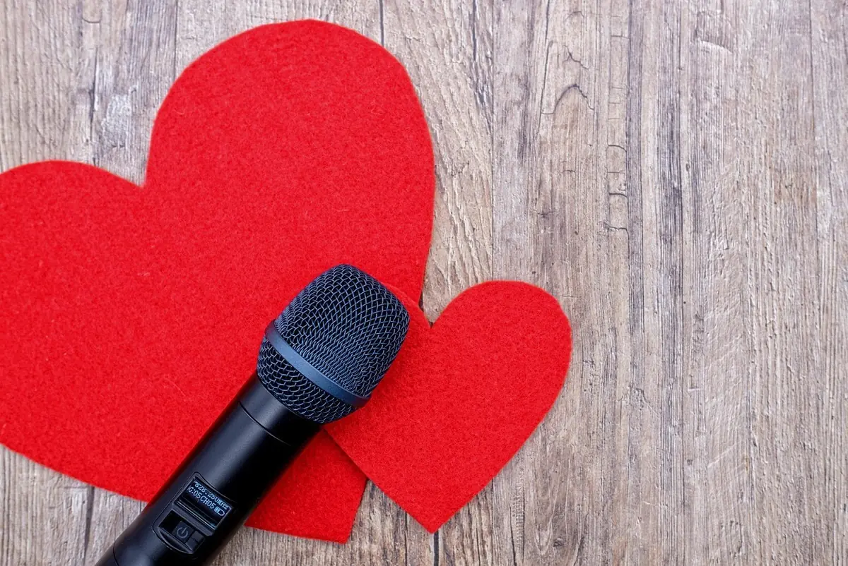 Pride Week Karaoke Sing-Along — Kampin palvelukeskus, Helsinki