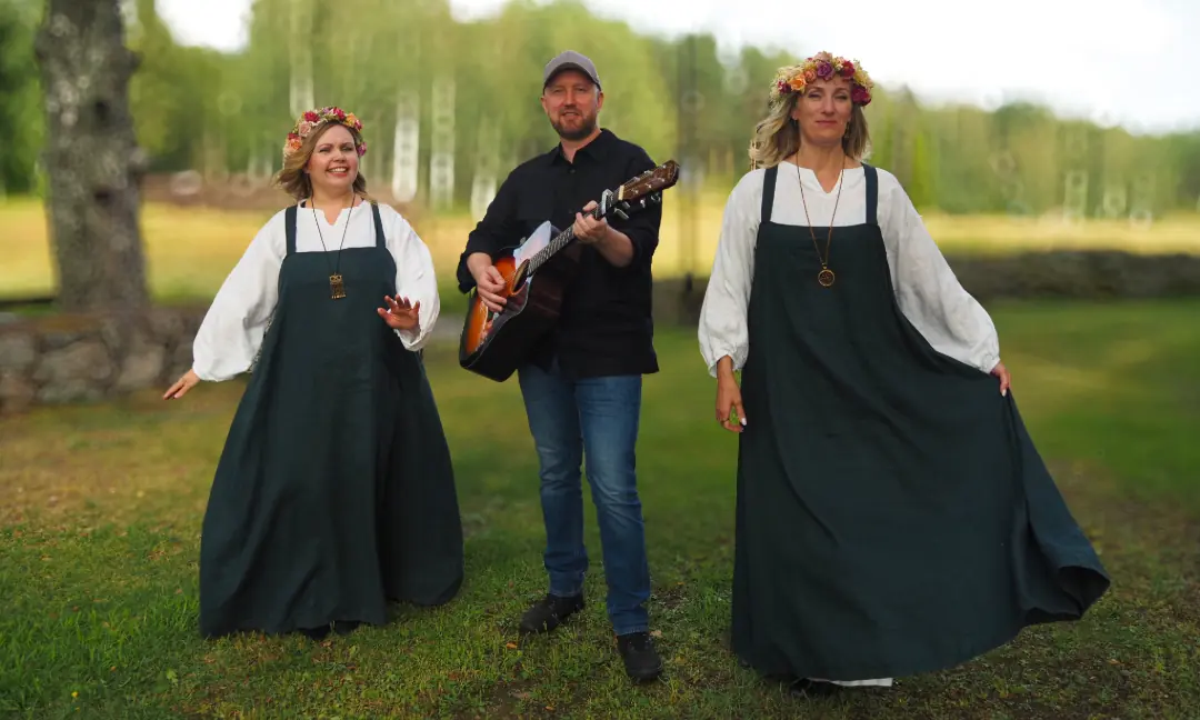Sudenmorsiamet – Open Stage — Espan lava, Helsinki