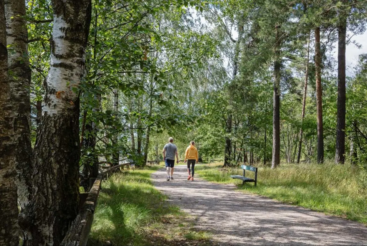 Walking and chatting — Merirasti-kappeli, Helsinki
