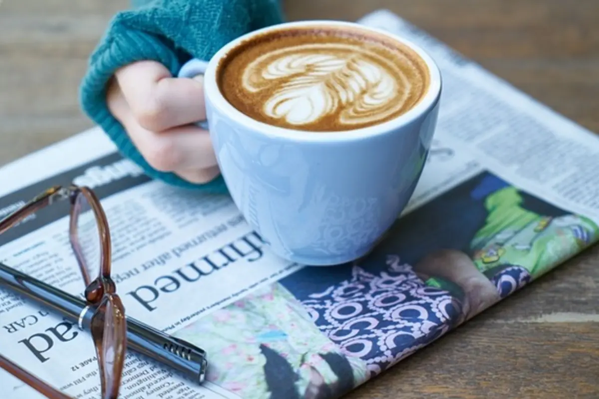 Simple News Café — Entressen kirjasto, Espoo