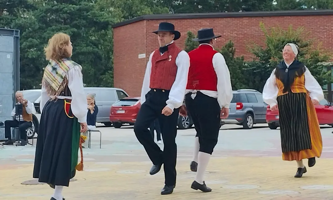 Brages spelmanslag & Brage folkdansare: Kvällspel i augusti — Vuotalo, Хельсинки