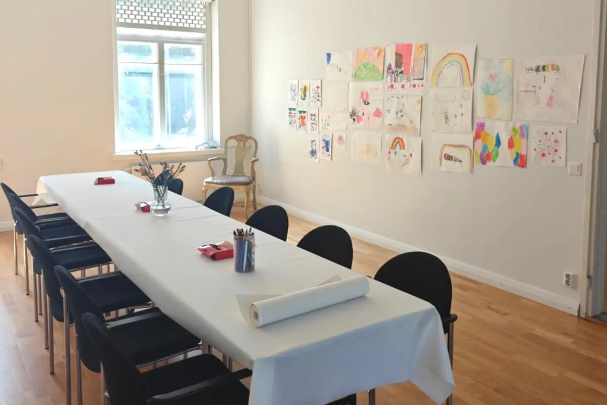 Lasten oma taidenäyttely — Meilahden Kartano, Helsinki