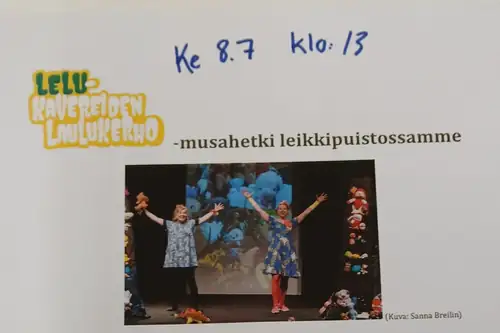 Lelukavereiden Laulukerho musiikkiesitys