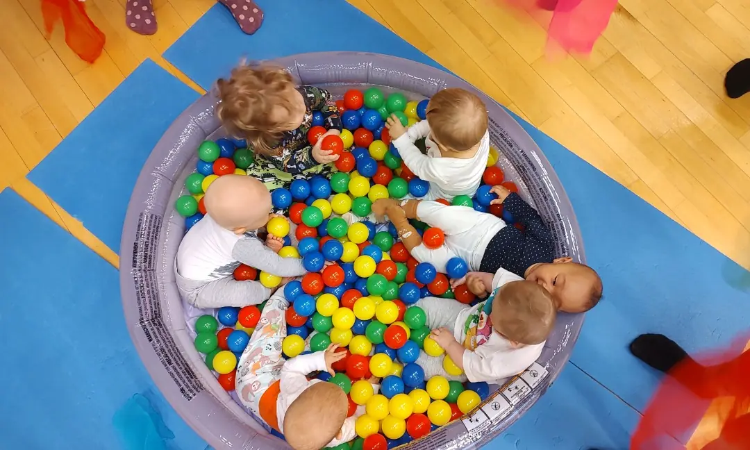 Sirkuskurs for babyfamilier - Eventyret begynner! — Stoa, Helsinki