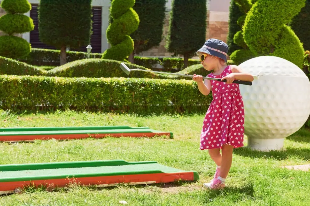 Minigolf Trip to Puotila — Stadin yhteisötalo Oulunkylän Seurahuone, Helsinki