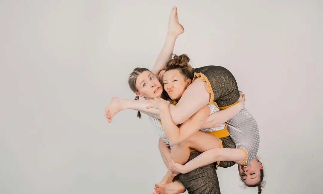 Sirkus Kolmen Kopla: AikaKONE - Helsinki Circus Festival — Stoa, Helsinki