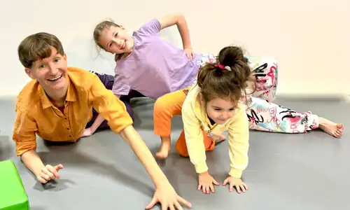 Dans og lek - Workshop for små barn (1-3 år) og deres voksne (FI/ENG/RU)