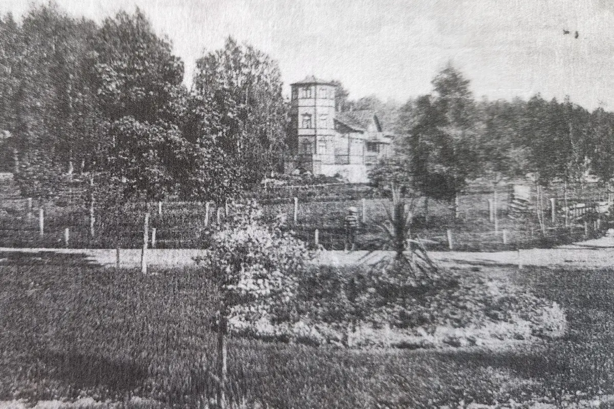 Kuka on Charlotte Maexmontan — Stadin yhteisötalo Oulunkylän Seurahuone, Helsinki