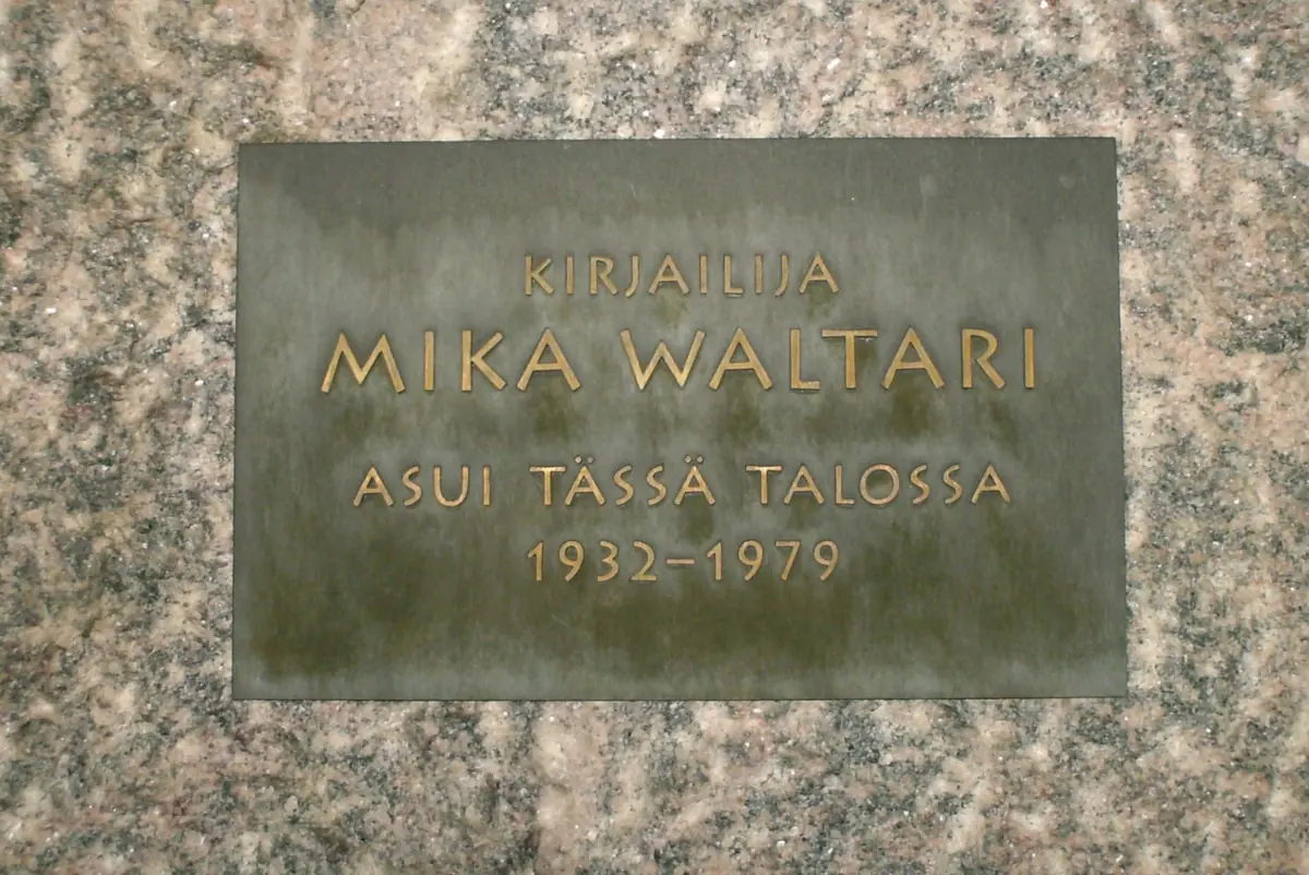 Mika Waltaris litterær spasertour i Tøyen — Töölön kirjasto, Helsinki