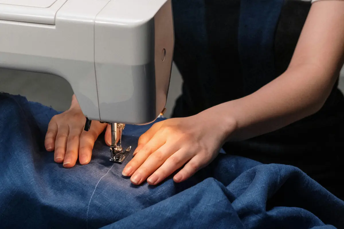 Veiledning for symaskiner og overlock-maskin — Lumon kirjasto, Vantaa