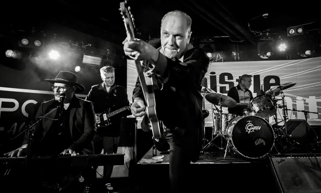 Whistle Bait spiller 60-tallets Elvis Presley! — Vuotalo, Helsinki
