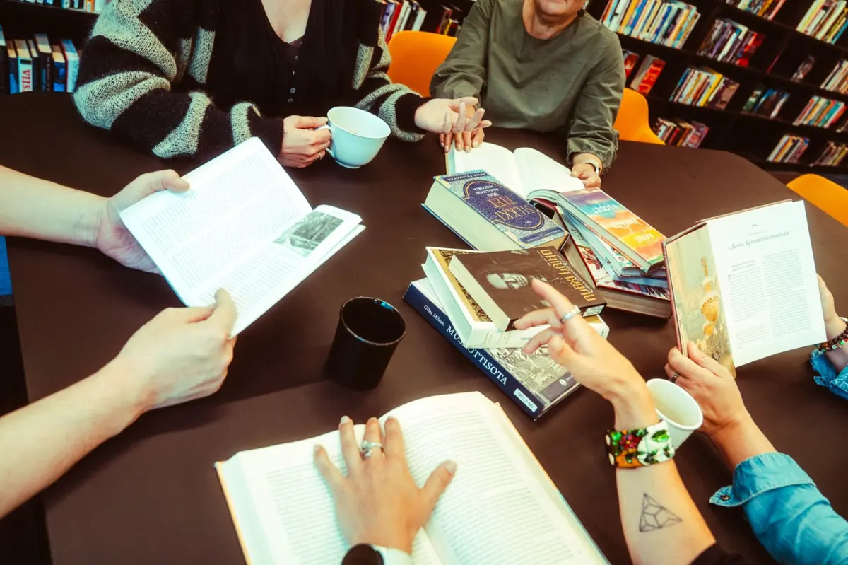 Ajatuskahvila — Kontulan kirjasto, Helsinki