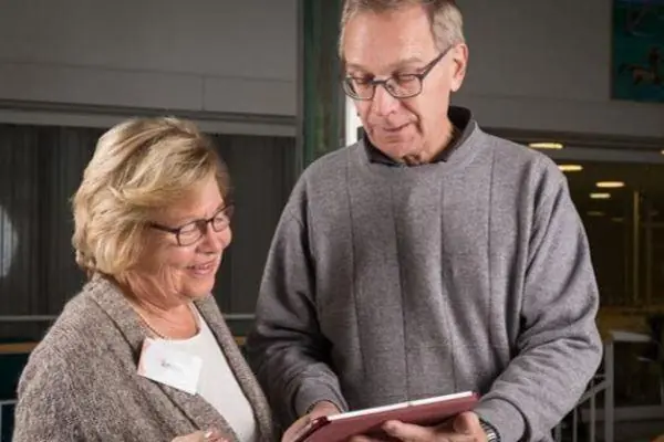 Digitukea seniorilta seniorille: Enter ry — Malmin kirjasto, Helsinki