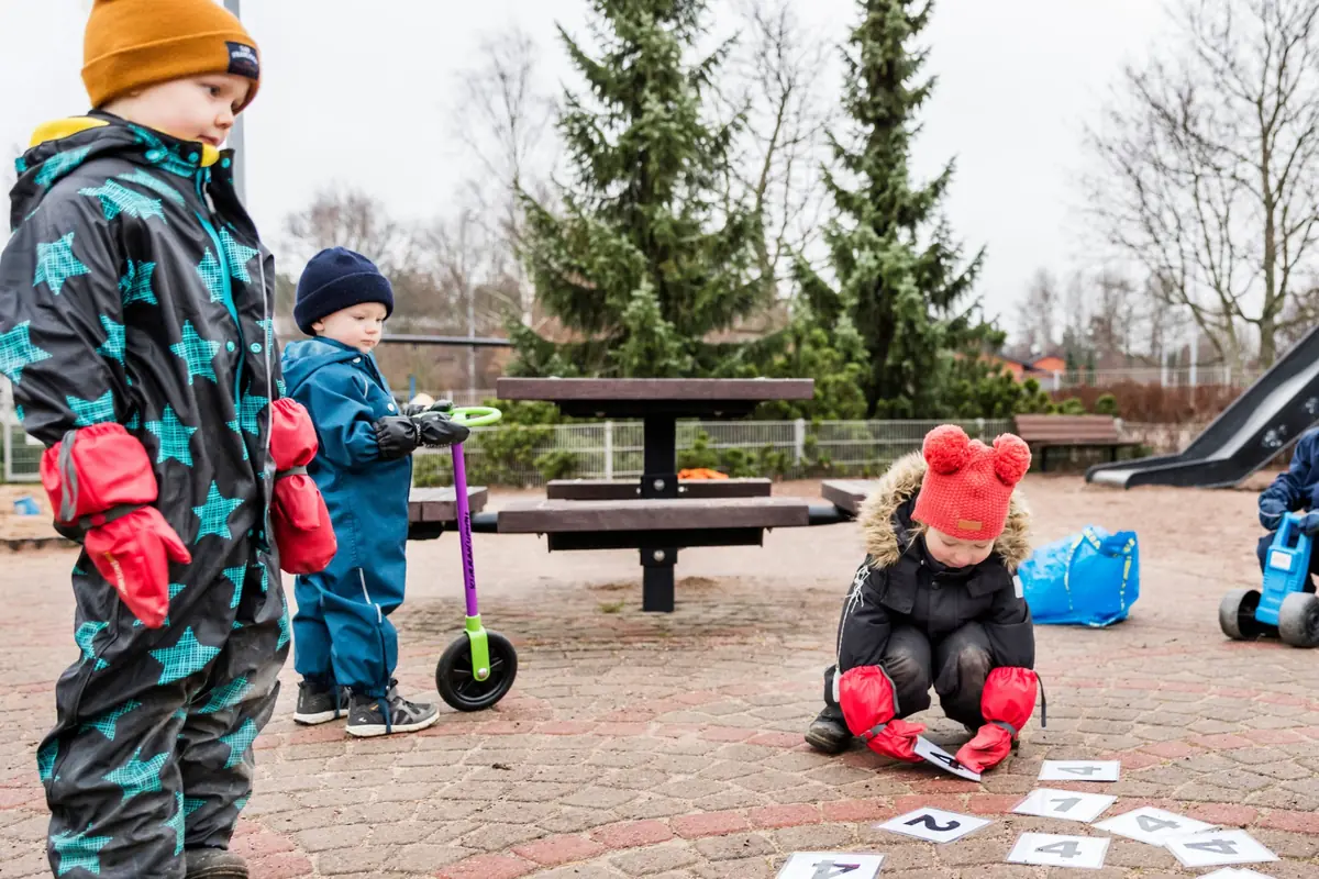 Yard Play — Leikkipuisto Strömberg, Helsinki