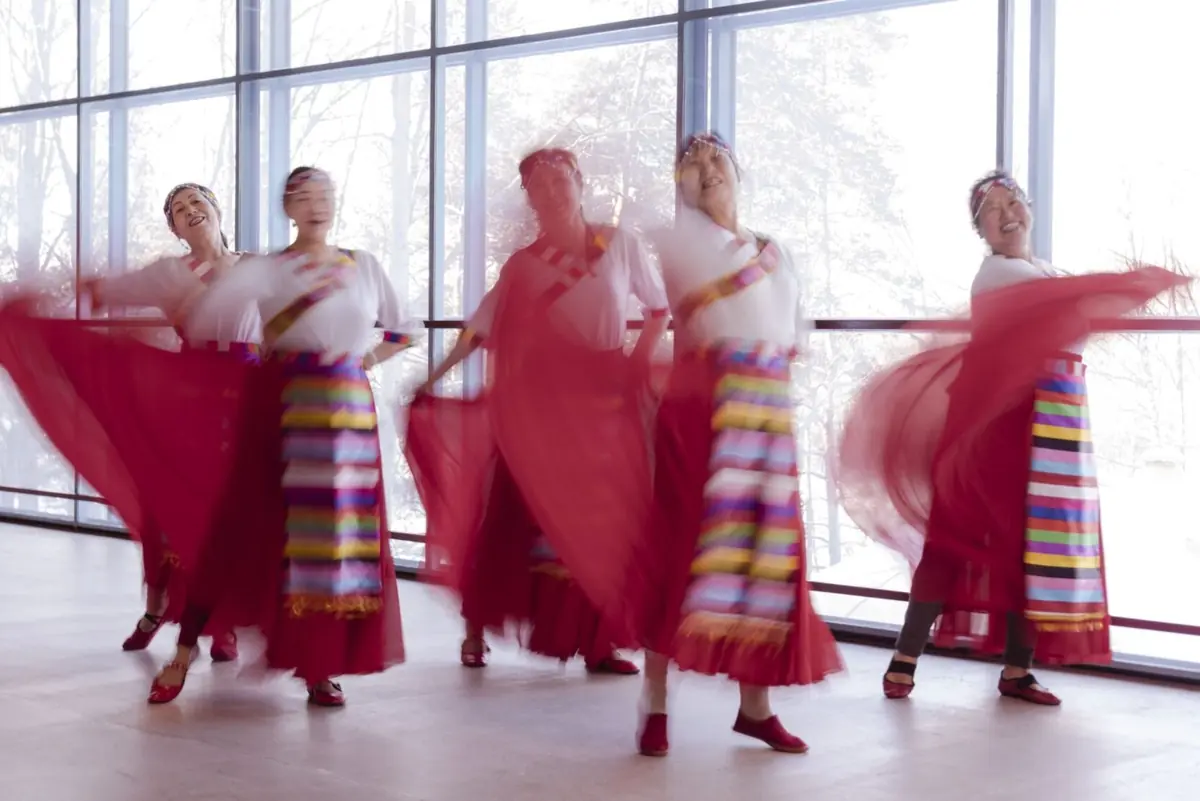 Urval av traditionella kinesiska danser — EMMA - Espoon modernin taiteen museo, Esbo