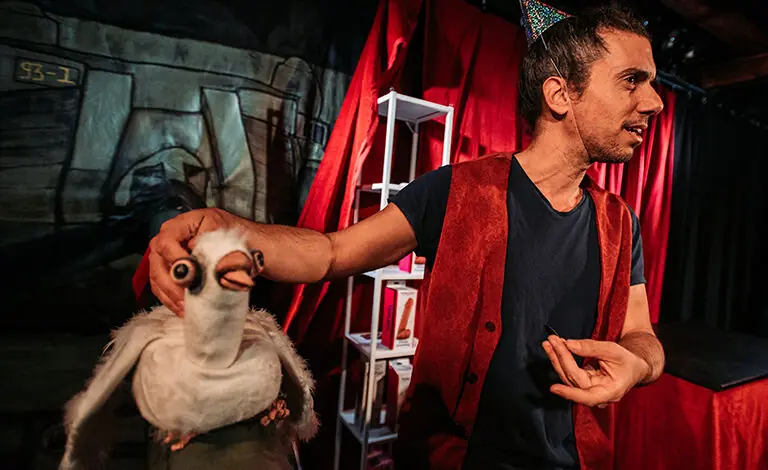 Tehdas Teatteri: Extra-neitsyt evankeliumi — Teatteri Telakka, Tampere