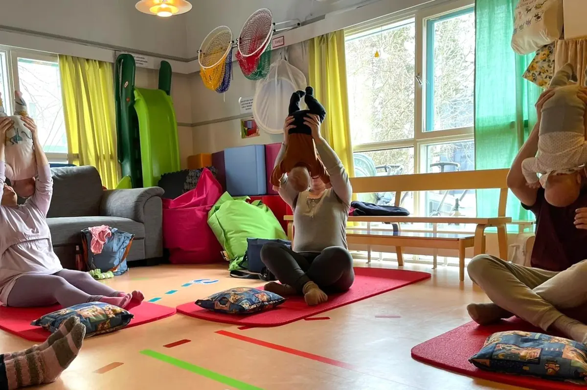 Vauvasirkus neljän kerran kurssi — Leikkipuisto Viikkari, Helsinki