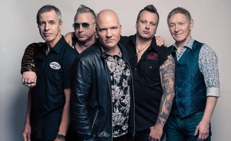 Black Devils feat. Ile Kallio & Janne Louhivuori (Hurriganes Show) — Sawohouse, Kuopio