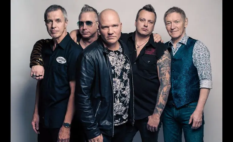 Black Devils feat. Ile Kallio & Janne Louhivuori (Hurriganes Show) — Suisto-klubi, Hämeenlinna