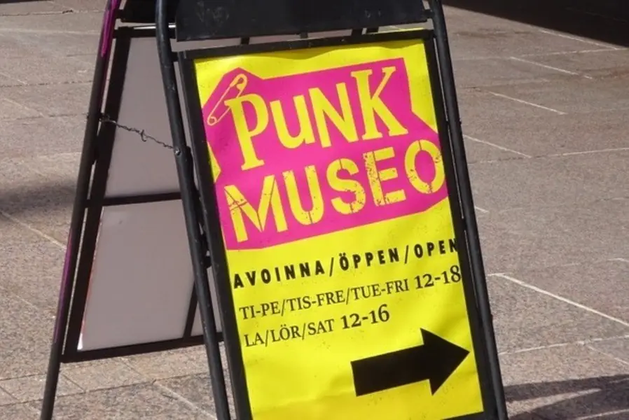 Tur til Punkmuseet — Stadin yhteisötalo Alppila, Helsinki