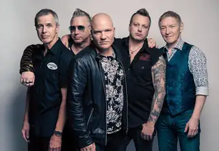 Black Devils feat. Ile Kallio & Janne Louhivuori (Hurriganes Show)