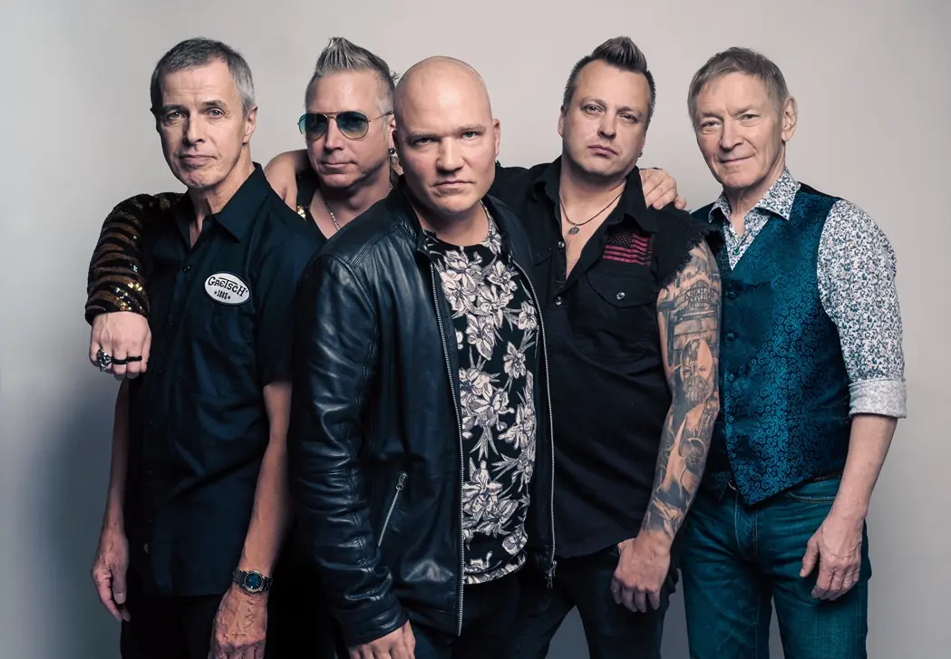 Black Devils feat. Ile Kallio & Janne Louhivuori (Hurriganes Show) — konsertti- ja kongressitalo mikaeli, Mikkeli