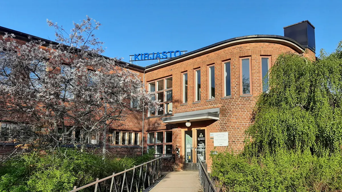 Poeten Marko Korvela gästar Karkkila stadsbibliotek — Karkkilan kaupunginkirjasto, Karkkila
