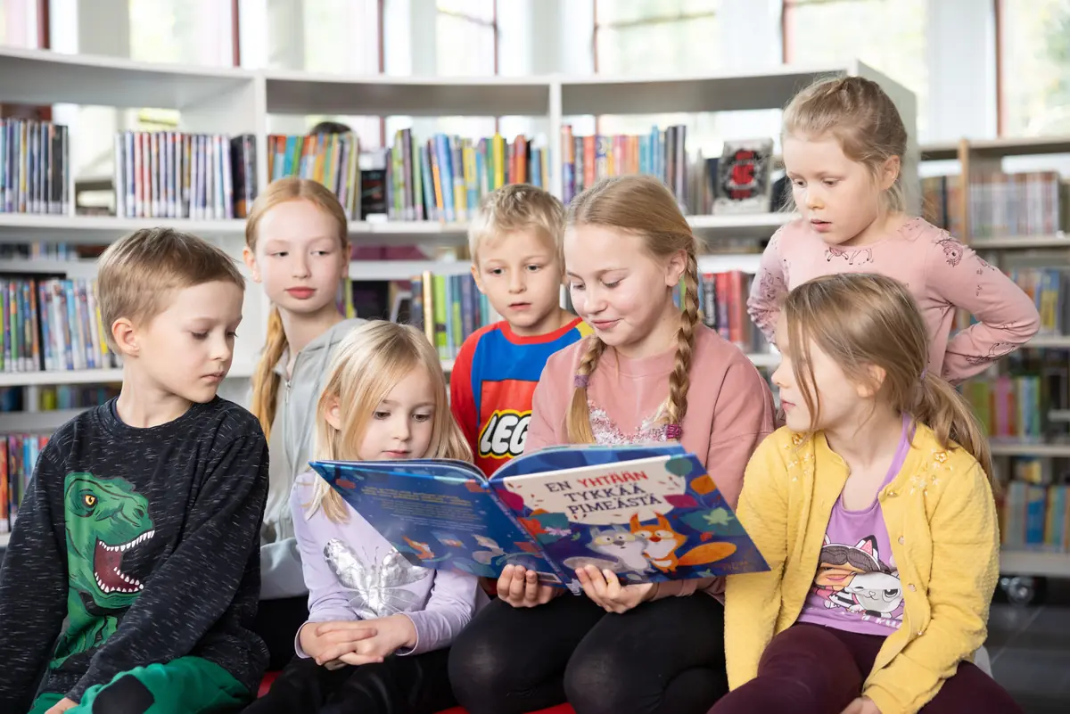 Satutunti Toivion kirjastossa — Toivion kirjasto, Pirkkala