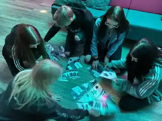 Meidän perjantai (yläkouluikäisistä 29 ikävuoteen saakka)