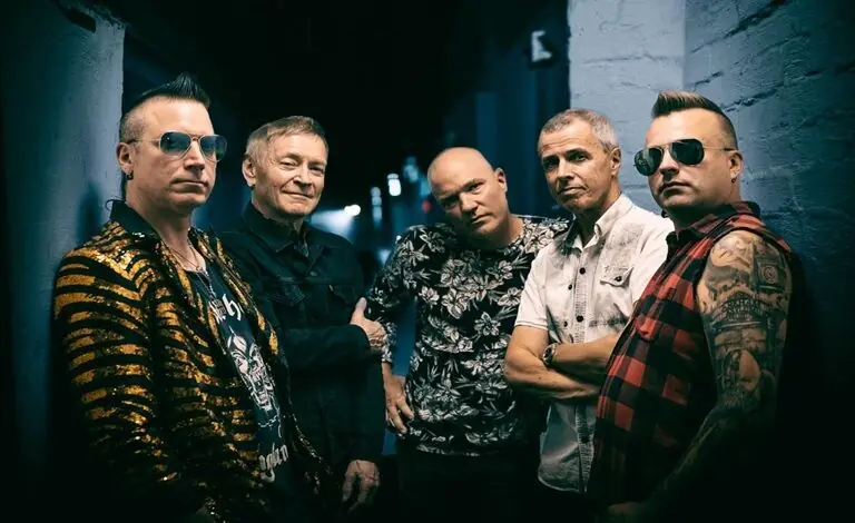 Black Devils feat. Ile Kallio & Janne Louhivuori — Ravintola Kerubi (sali), Joensuu