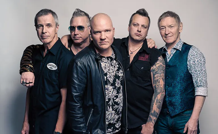 Black Devils feat. Ile Kallio & Janne Louhivuori (Hurriganes Show) — Rytmikorjaamo, Seinäjoki